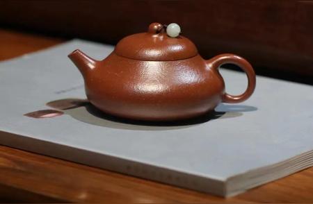如何正确保养紫砂壶？频繁泡茶、清洁和通风是关键