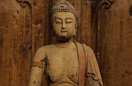 释迦牟尼佛像的木雕艺术