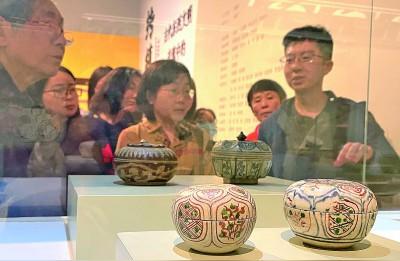 探索古老陶瓷艺术：6000年的历史风采